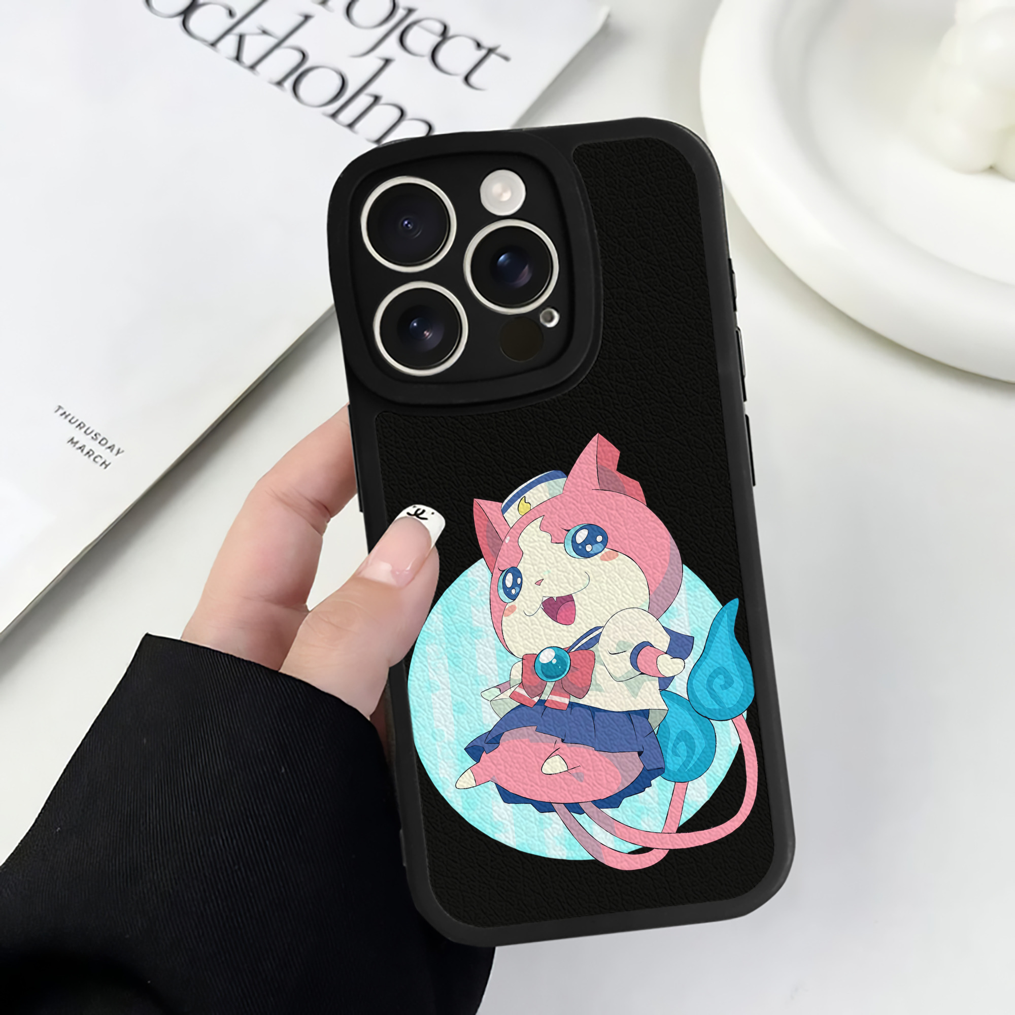 （画像用） 妖怪ウォッチ Yo-kai Watch 【iPhone 16シリーズ対応】シリコンスマホケース（レザー調） 材質：シリコン